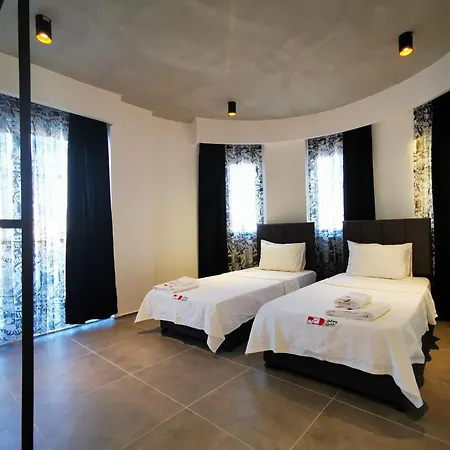 Red F30 Kirmizi,modern Tasarimli Villa *