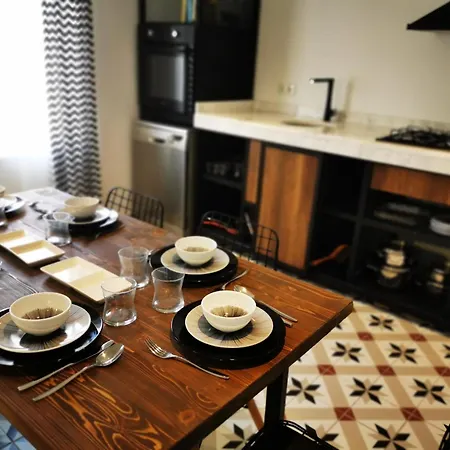 Red F30 Kirmizi,modern Tasarimli