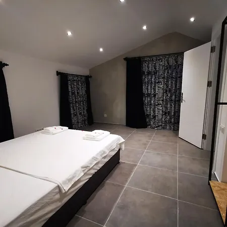 Red F30 Kırmızı,modern Tasarımlı Villa